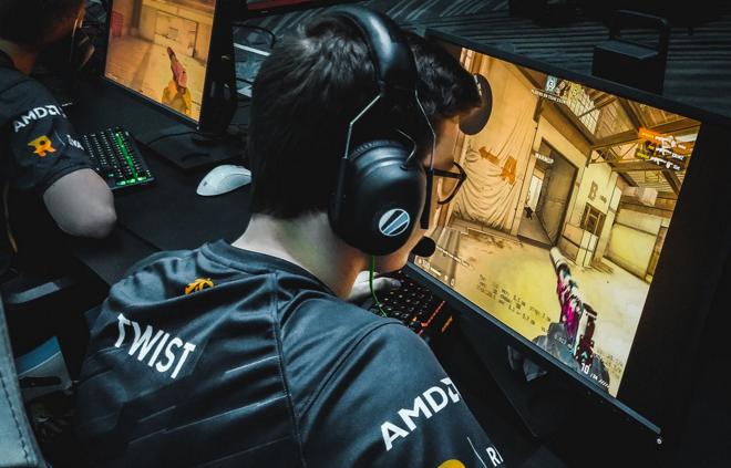 Fnatic vidare till semi – slår ut danska North